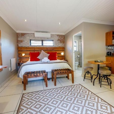Touching Senses Garden Cottages Bloemfontein Extérieur photo