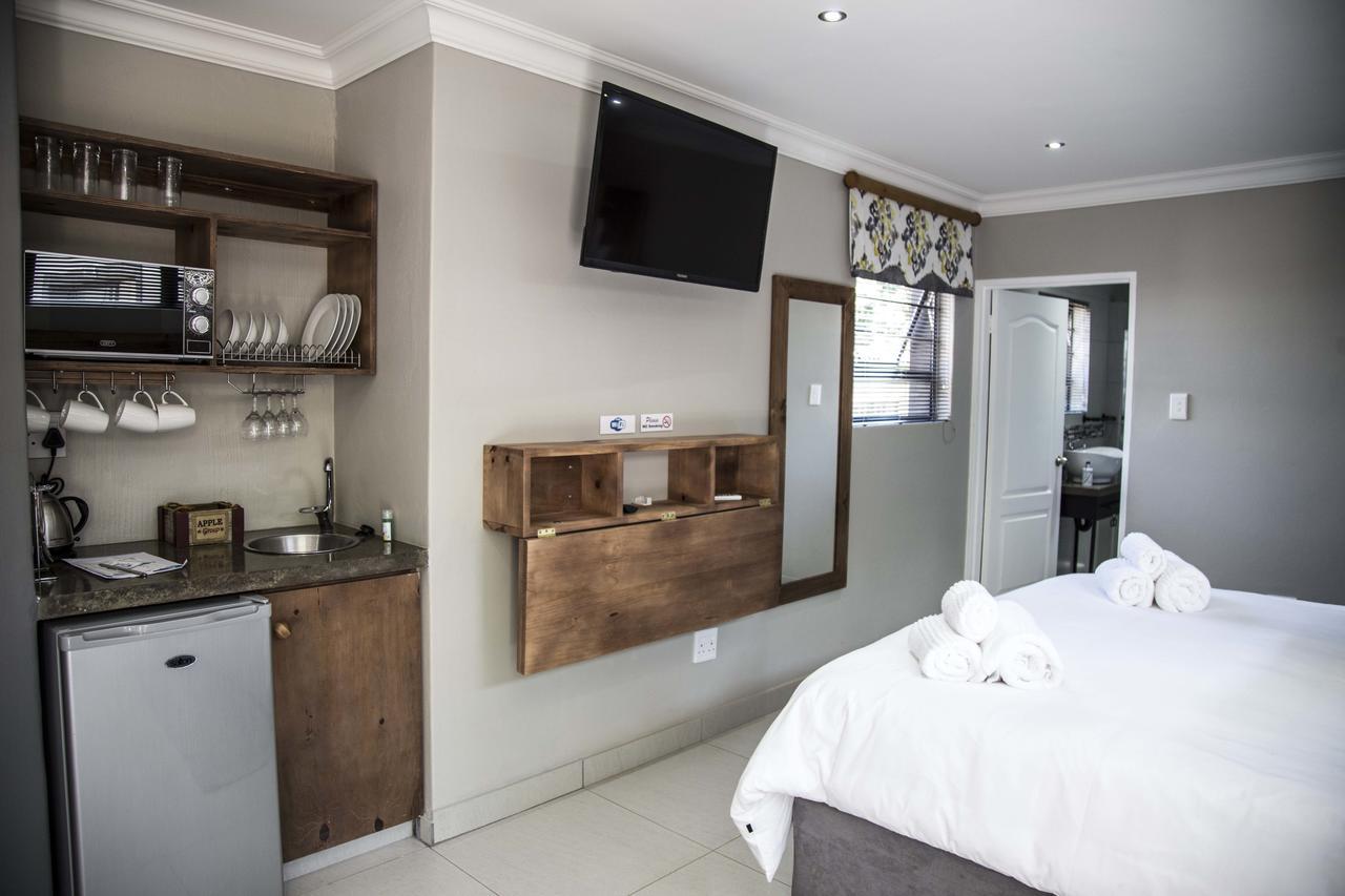 Touching Senses Garden Cottages Bloemfontein Extérieur photo