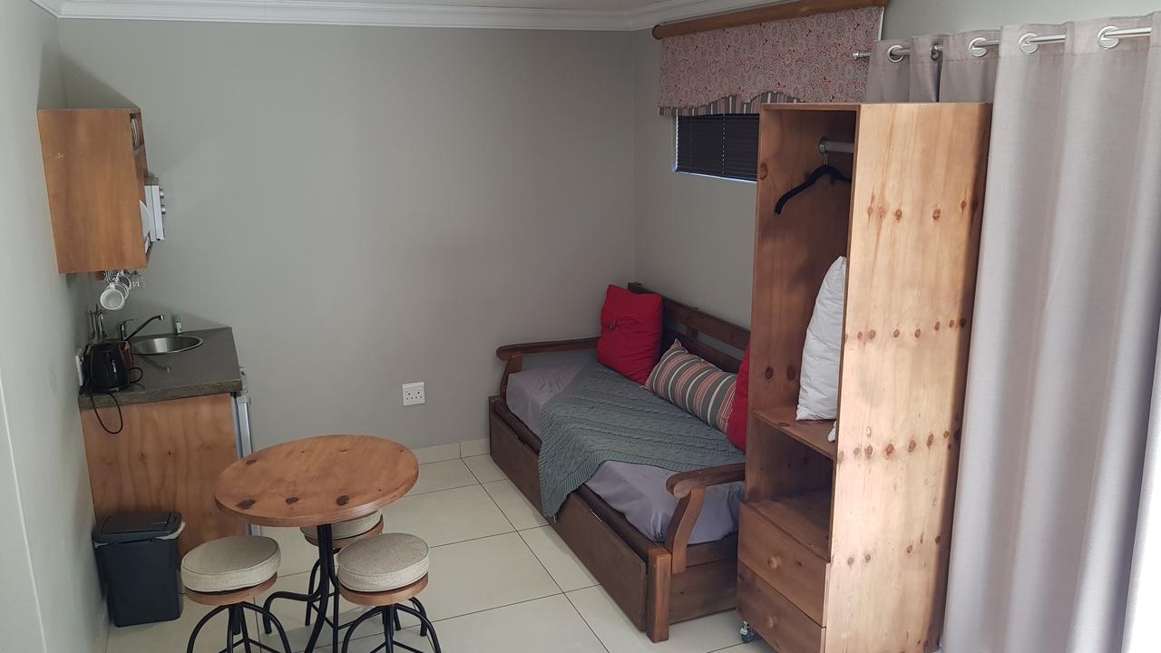 Touching Senses Garden Cottages Bloemfontein Extérieur photo